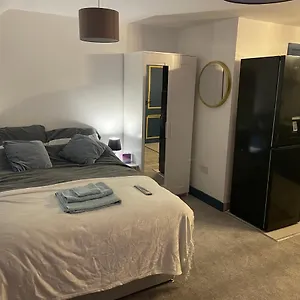 Apartment Lovely Located In, Birmingham