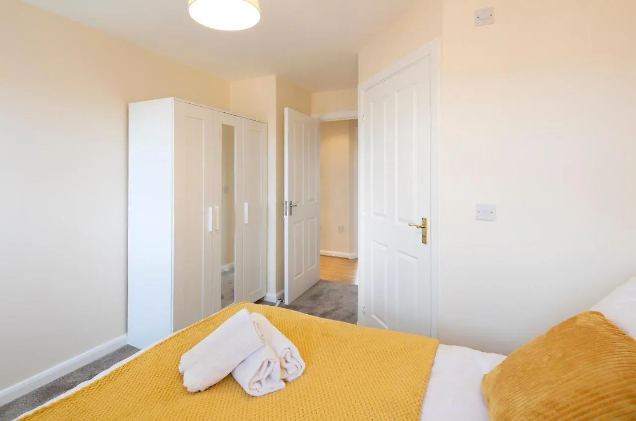 Birmingham Business Hub: Spacious 2-Bedroom Near NEC & City Centre
