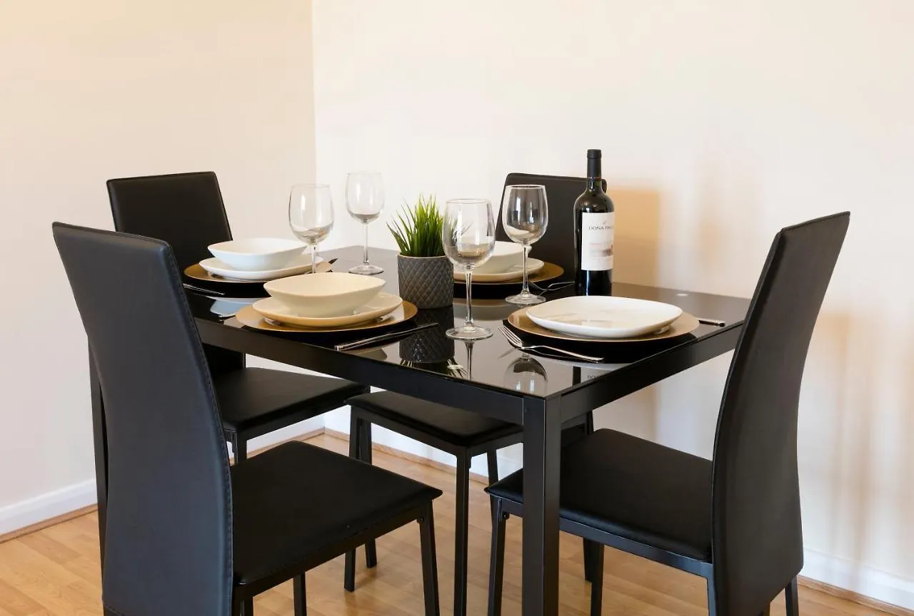 Birmingham Business Hub: Spacious 2-Bedroom Near NEC & City Centre