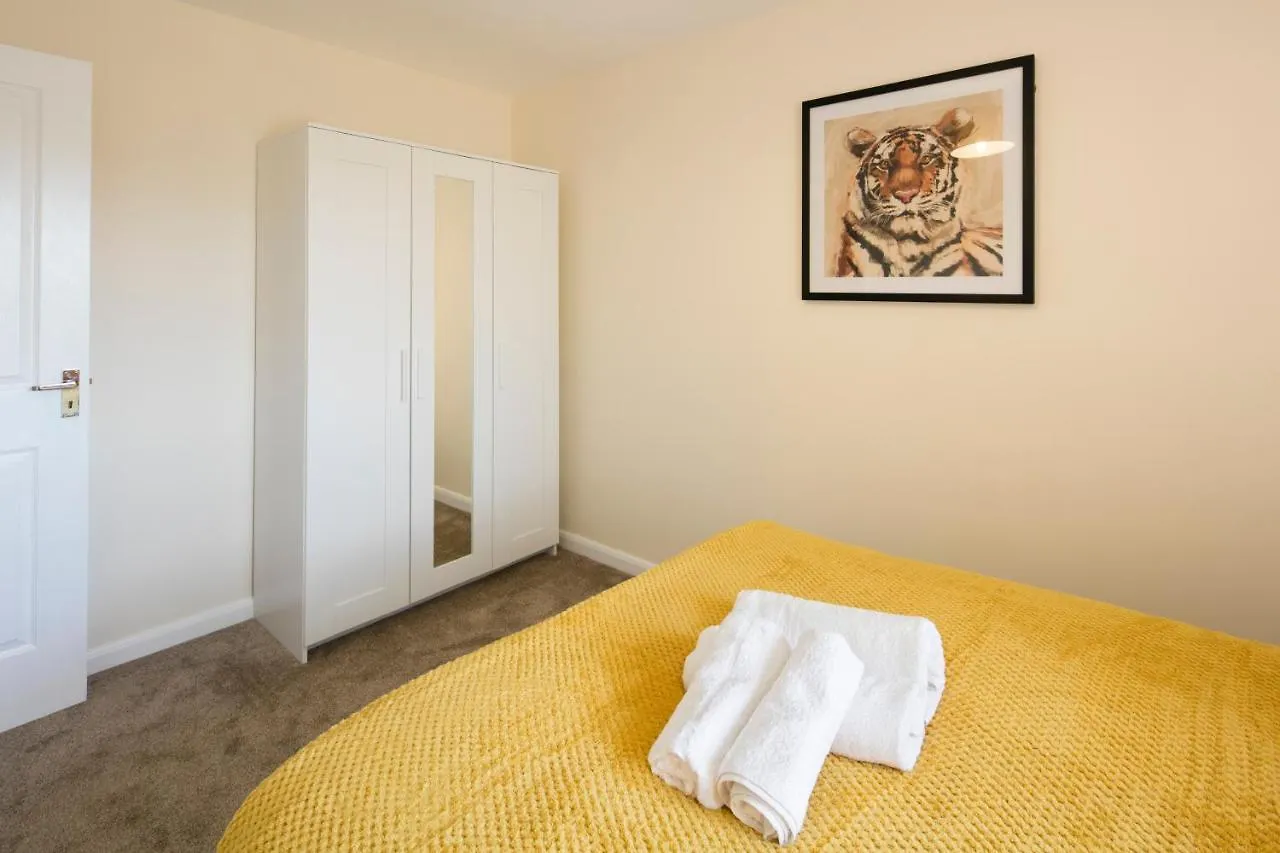 Birmingham Business Hub: Spacious 2-Bedroom Near NEC & City Centre 0*,