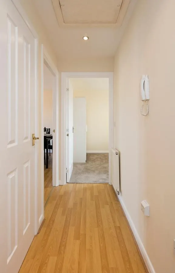Birmingham Business Hub: Spacious 2-Bedroom Near NEC & City Centre